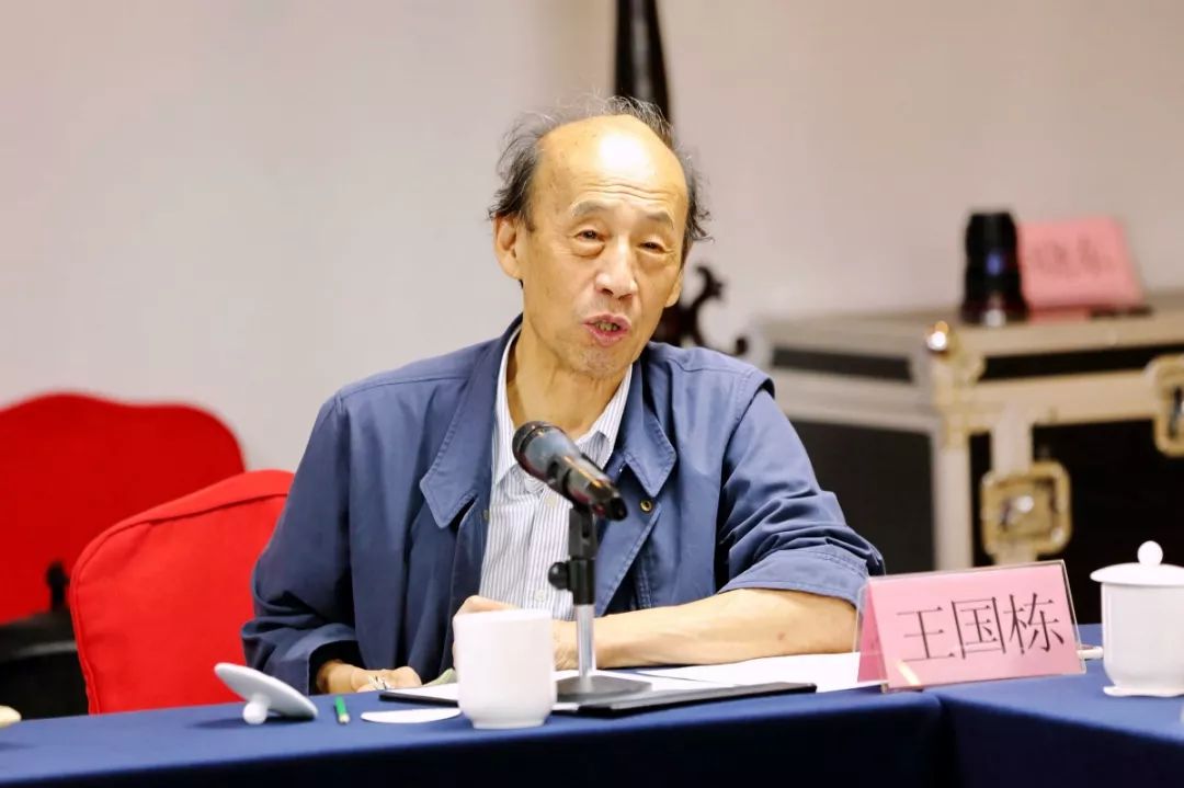 随后,中国工程院王国栋院士作了《发挥科技文献作用,服务智能制造》