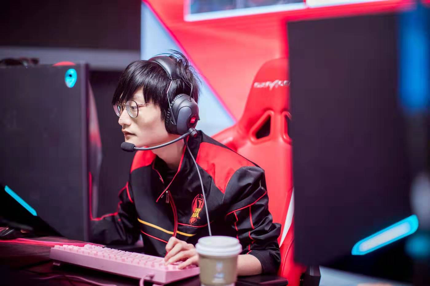 原创ig宁王惨遭雪藏,fpx小天直言:他创造了1个lpl奇迹,却天天挨骂