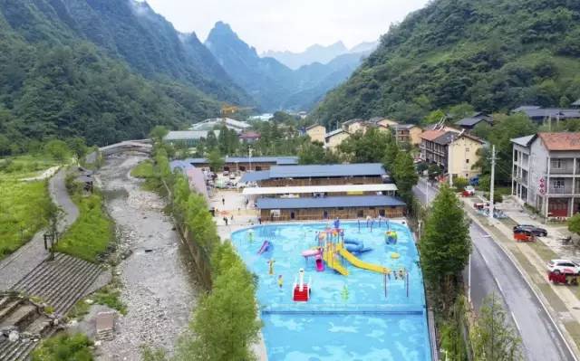 亢龙梦幻游乐园娱乐项目多 环境优美大型主题项目有:水上乐园外,室内