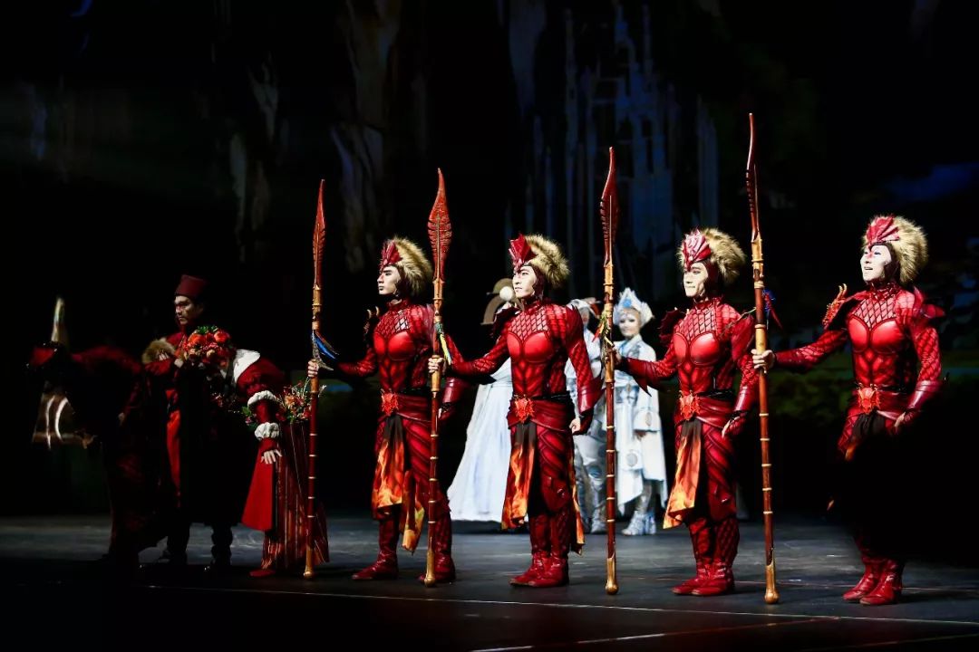 谁说人间只有日常,被全球奉为"一生必看一次"的太阳马戏在杭州上演