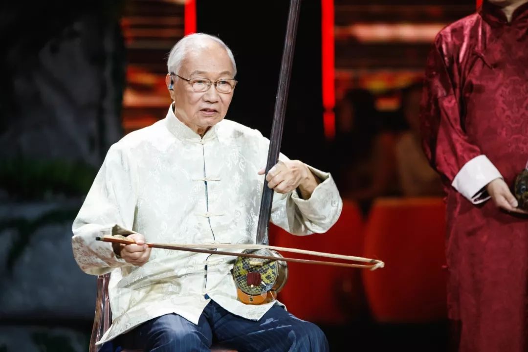 86岁老人用雷琴炫技超亮眼!