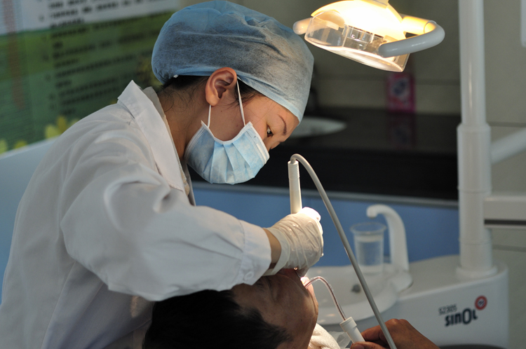 原创定期洗牙真的有必要吗别忽略了这两好处没洗过的人亏大了