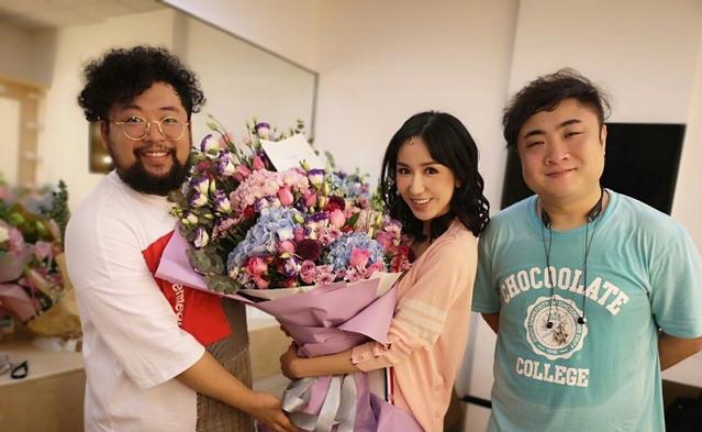 《爱情公寓》9年四美齐相聚,诺澜网友不敢认,小姨妈肚子抢镜_娄艺潇