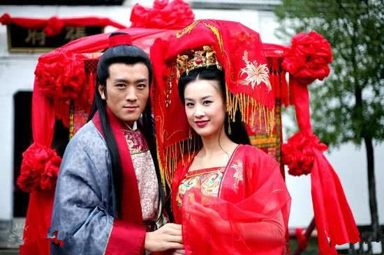 黄圣依和杨子因天仙配结缘两人隐婚十年今晒母子三人照
