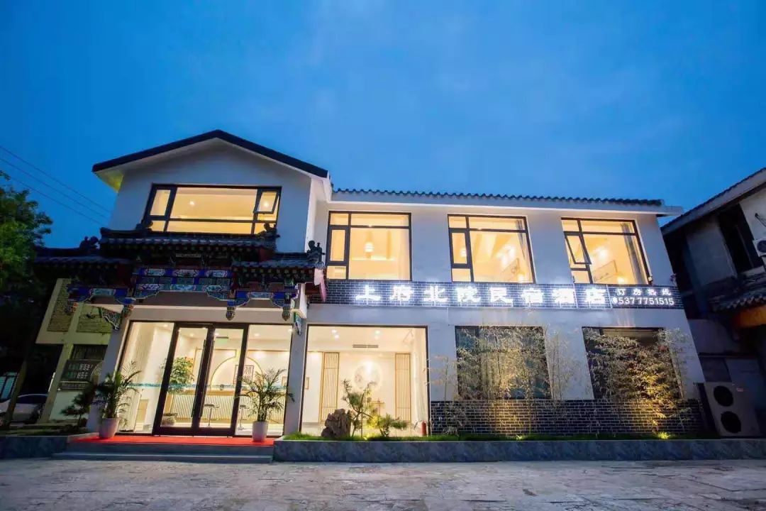 曲阜上府北院民宿位于上府北院与孔府,孔庙景区仅有一墙之隔.