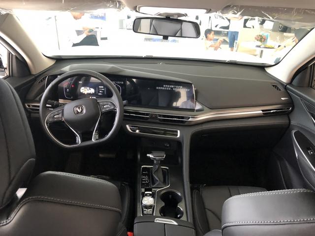 长安cs75plus新车到店