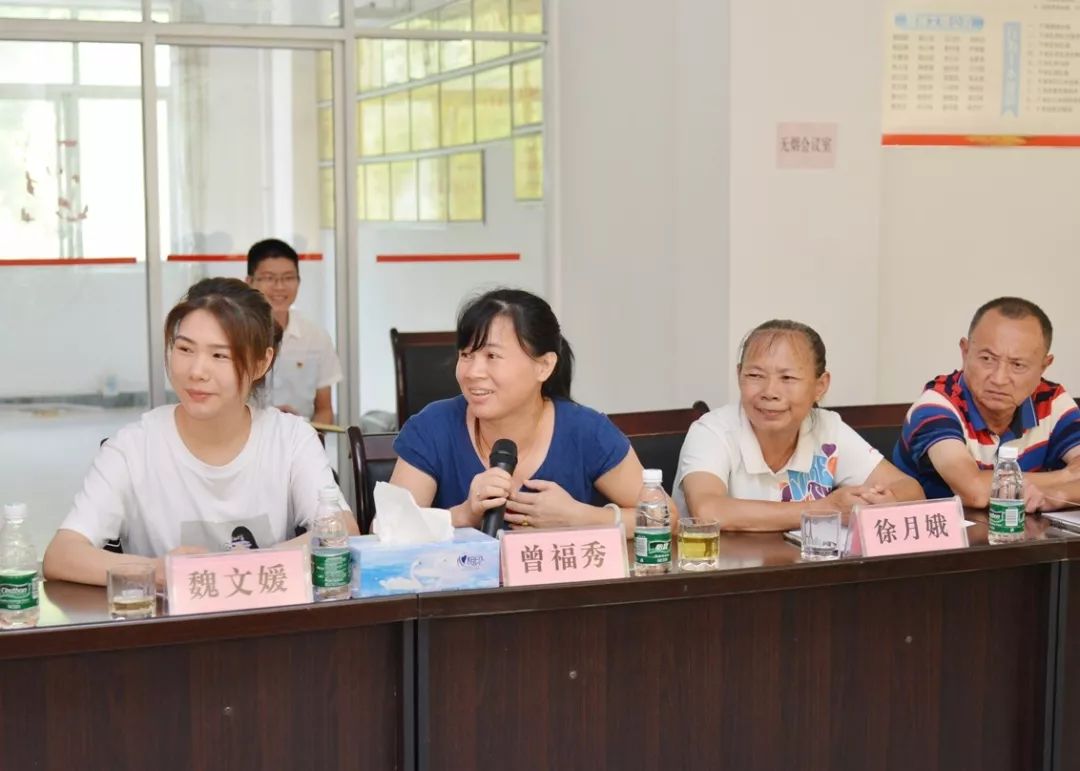 聚焦赖正文深入社区征求不忘初心牢记使命主题教育意见建议