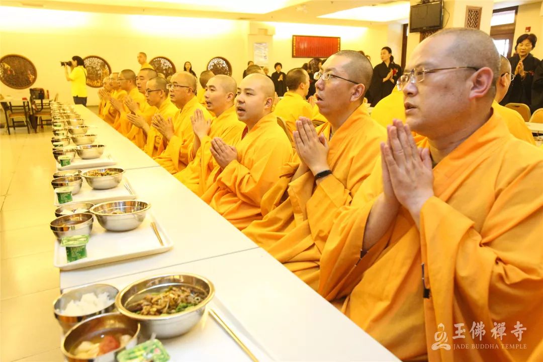 盂兰盆节,护法居士设斋供僧吉祥圆满