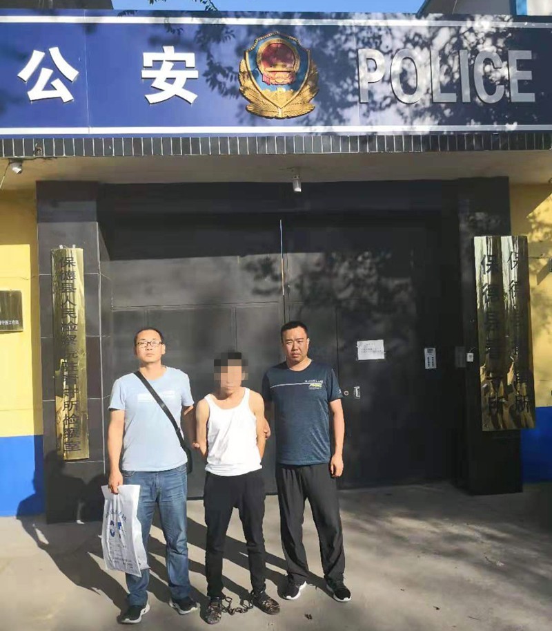 吸毒驾驶机动车违法人员,经查发现,该人竟是保德县公安局网上在逃人员