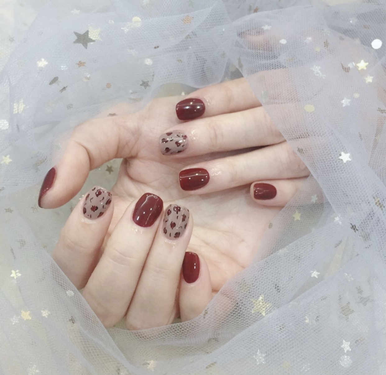 好看又不俗气的秋季新款美甲,谁做谁时髦!