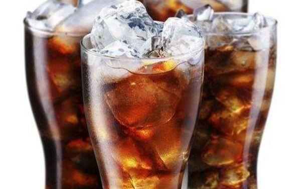 可乐有害健康的新研究就会出炉,这让碳酸类饮料几乎成了新时代的毒品