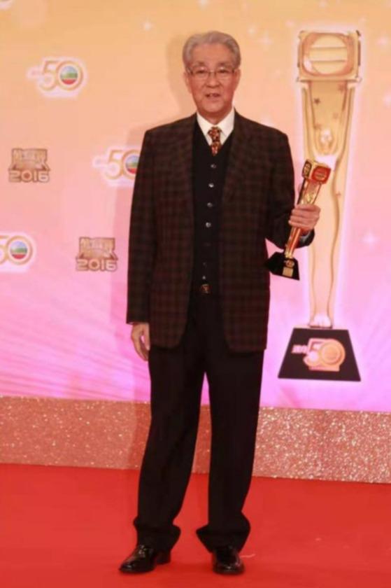 周聪自认自己是个思想传统的人,以前只要妈妈不开心,太太就要跪地斟茶