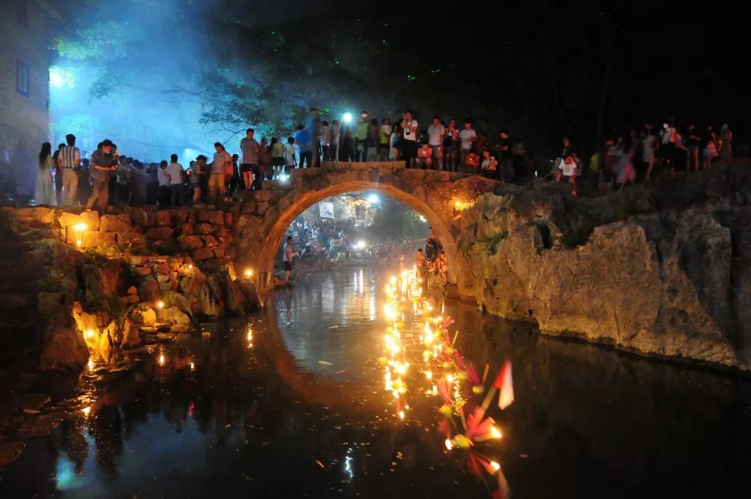 黄姚古镇当灯笼节遇上柚子灯节