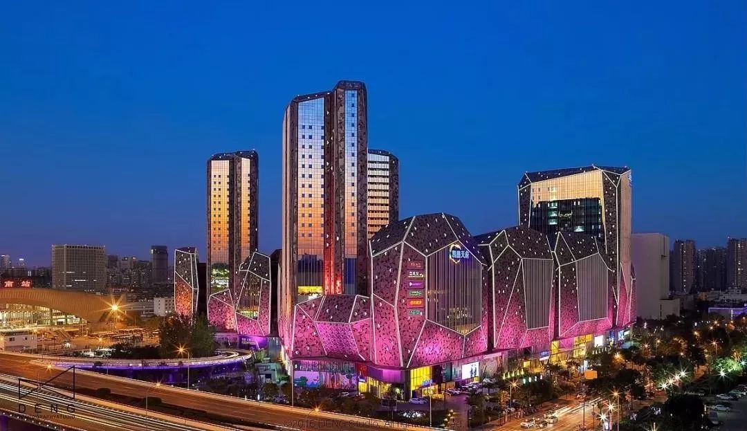 凯德·天府地处成都高新区新南天地核心商圈,由14万㎡体验式购物中心