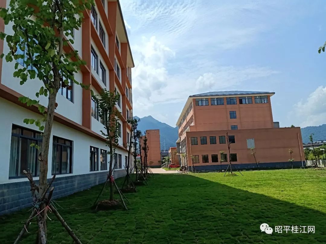 羡慕昭平四中搬入新校区啦高清视频图片近距看新校区2019年秋季学期