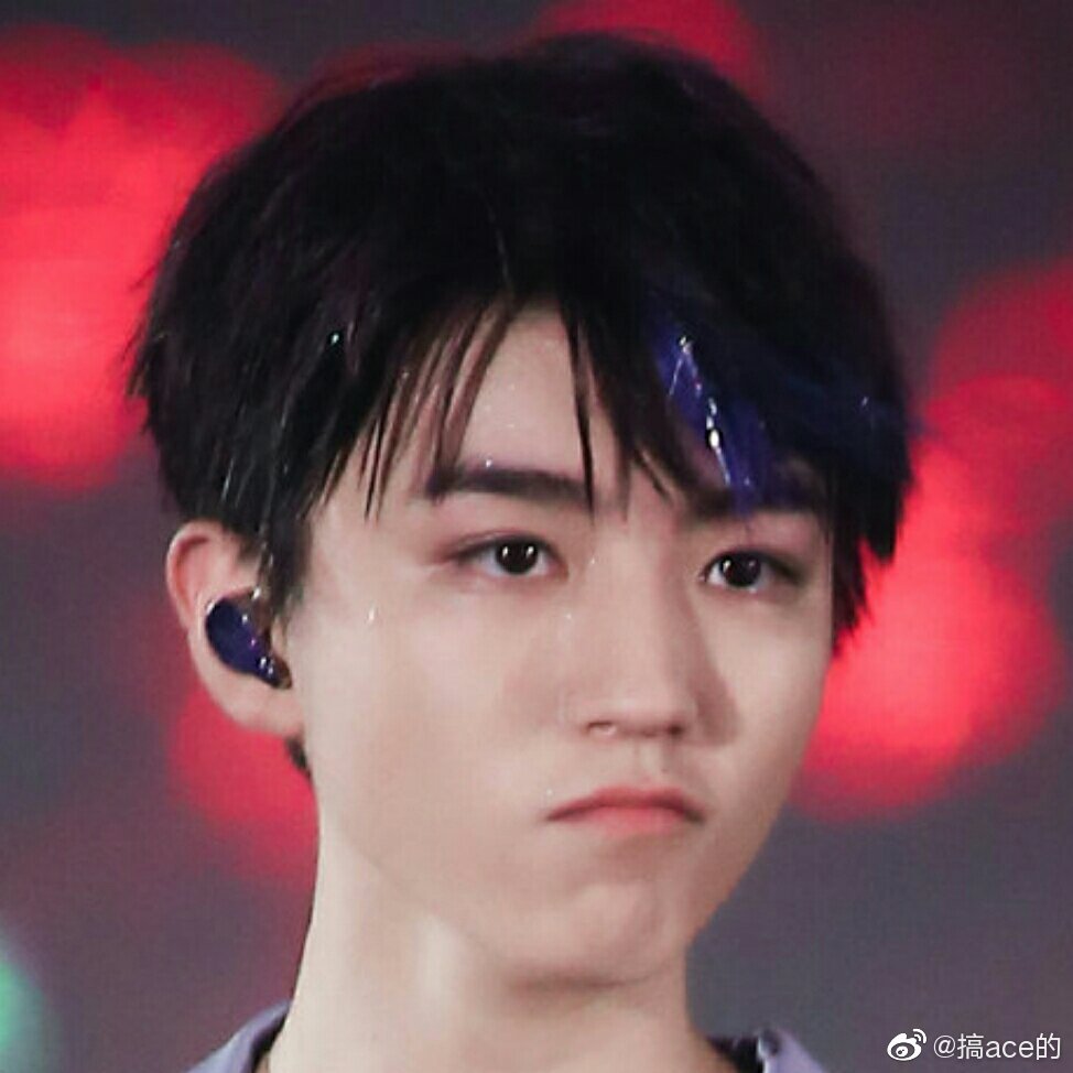 王俊凯成长对比向图噘嘴凯凯可爱来袭