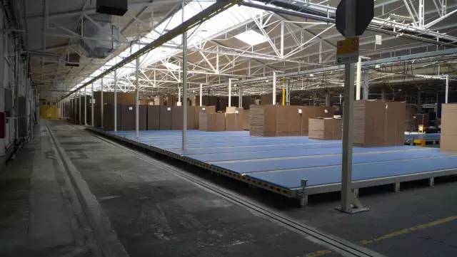 哇,现代化的纸箱厂,真的不是人海战术..._物流