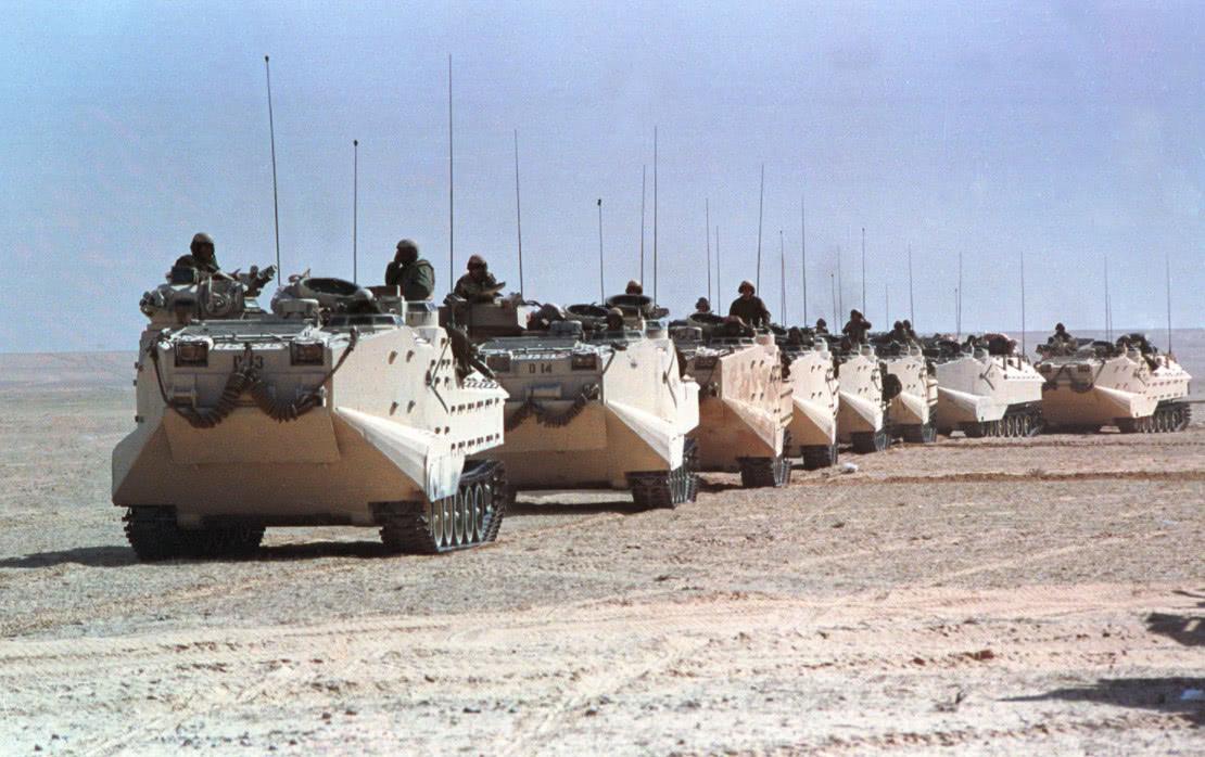 重装上阵!美国海军陆战队预备役装甲连,海湾战争中的沙漠战记