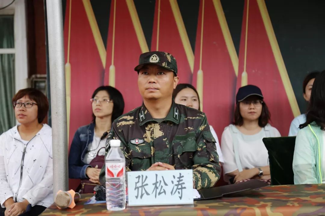 耿爱民副校长,张希伍主任,赵振军主任,军训基地张松涛主任以及初一