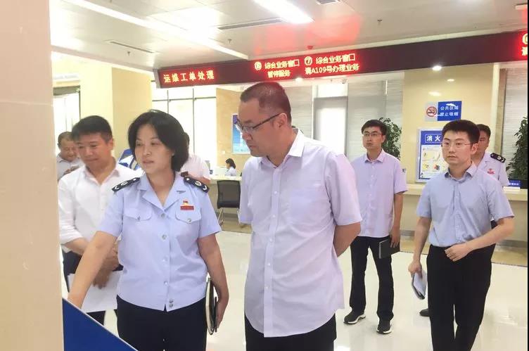 区委常委区政府常务副区长苏凯强到魏都市民之家调研
