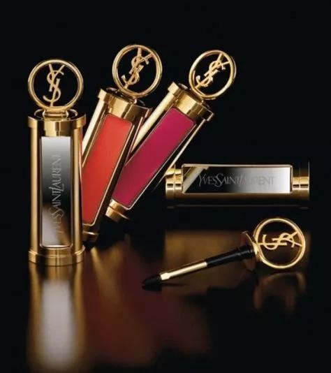但是对比一下现在ysl推出的口红,还是很容易引发大家的怀旧情怀的
