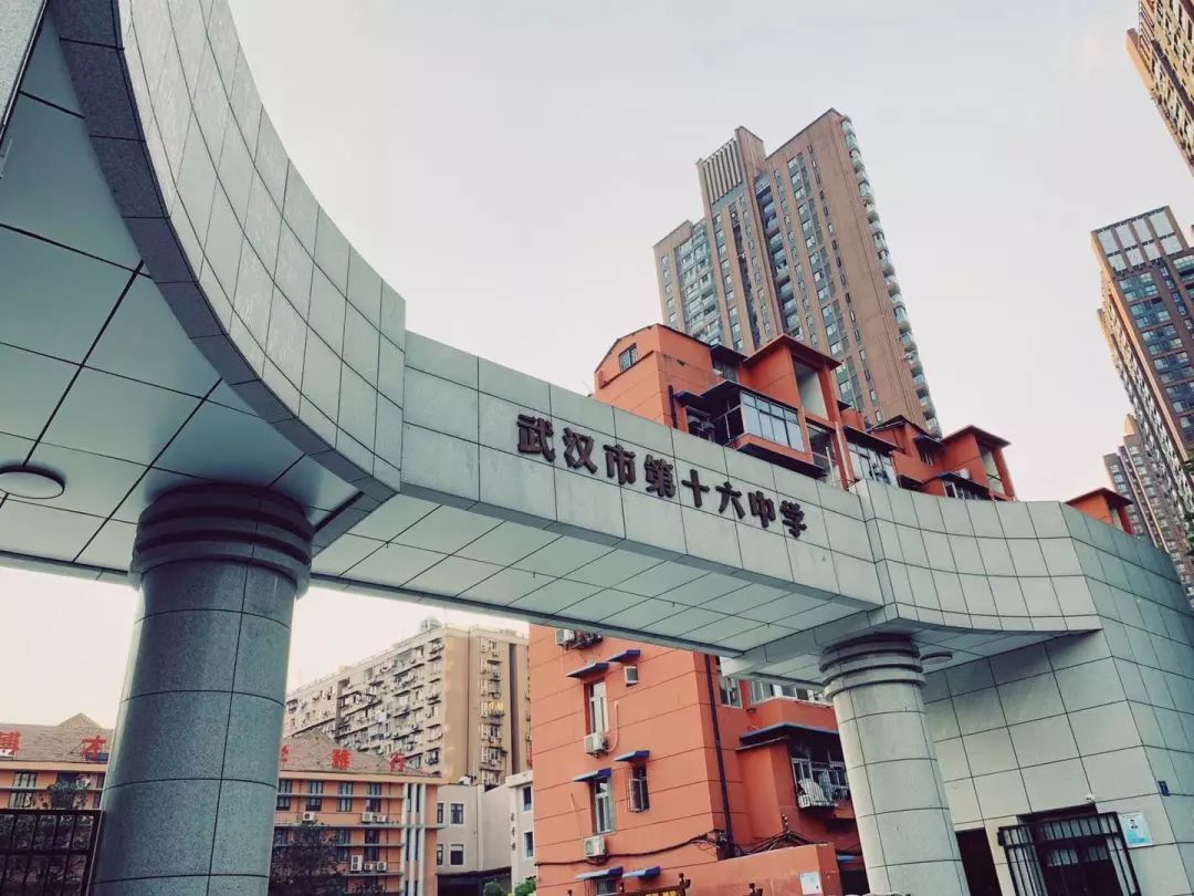 在十六中渡过了三年高中时代,阮先生对一元路的记忆是难忘的母校.