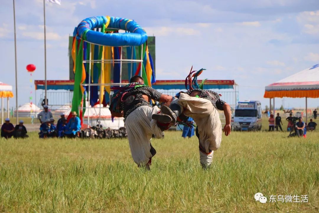 巴雅尔巴特尔登顶2019东乌珠穆沁旗搏克超级联赛总决赛冠军宝座