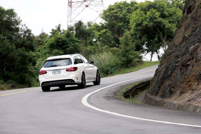 手动挡4种拐弯方式,会3种算老司机,其一新手别轻易尝试_搜狐汽车_搜狐