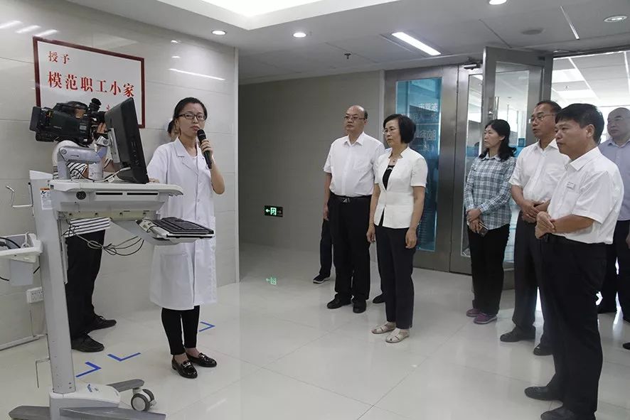 宋学华,陈伟颂的陪同下,调研组一行先后到市二院,县人民医院,广饶街道