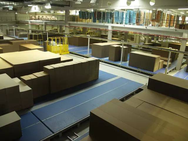 哇现代化的纸箱厂真的不是人海战术