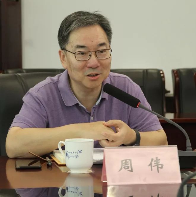 普陀区委组织部副部长,老干部局局长,区离退休干部党工委书记(兼)周伟