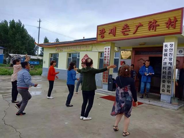 基层动态图们市长安镇妇联开展815老人节活动