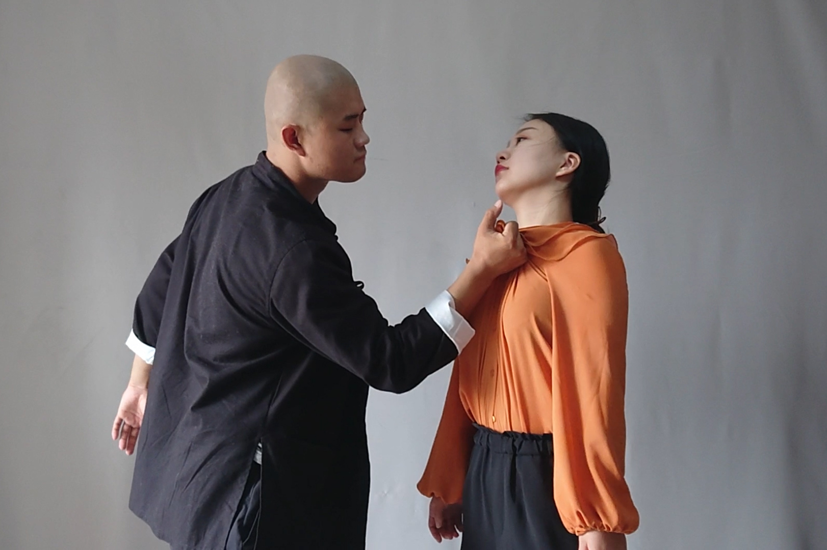 小义防身秘诀:这一个手法,就能破解坏人抓你衣领_手机搜狐网