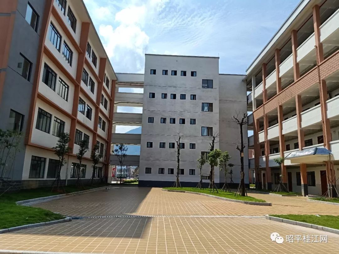 羡慕昭平四中搬入新校区啦高清视频图片近距看新校区2019年秋季学期