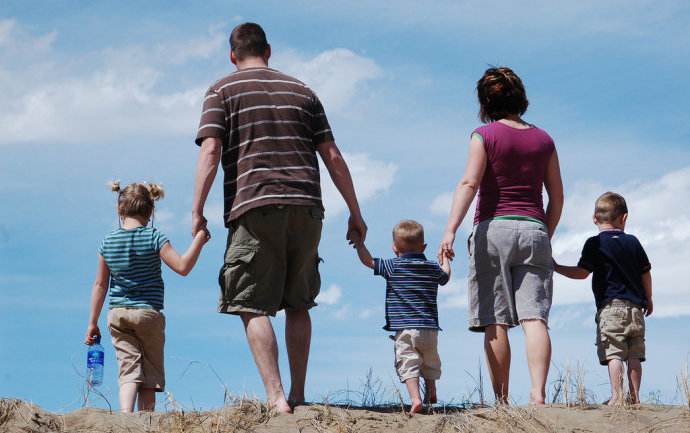 趁你风华正茂,趁父母尚未老去,哆啡c10房车带您与家人一起看美丽世界!