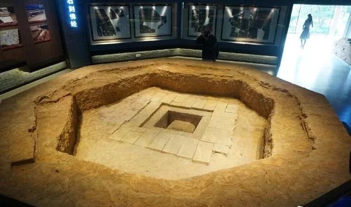 雷峰塔千年秘密曝光,不止惊现白蛇,还挖出了奇珍异宝!67