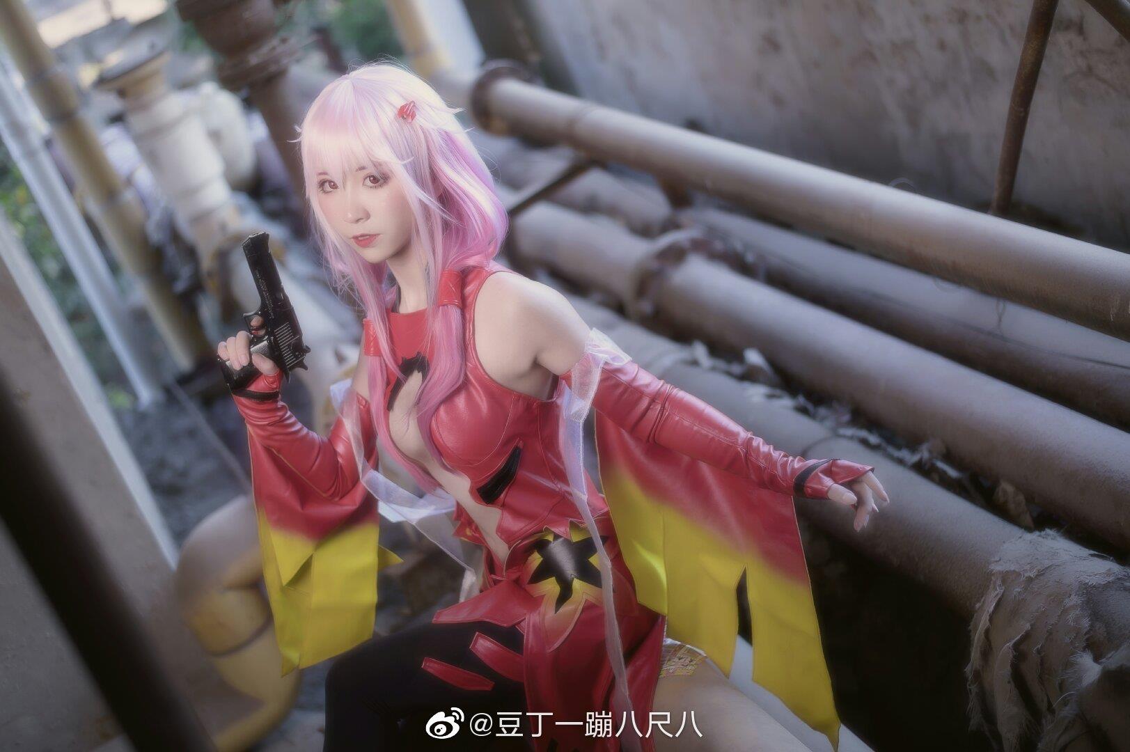 cos正片罪恶王冠楪祈cos拥有天籁歌声的美少女