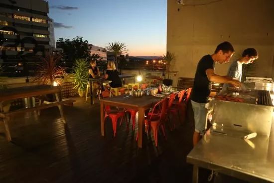 邻居烧烤派对又吵又臭, 不想被妨害有辙吗?