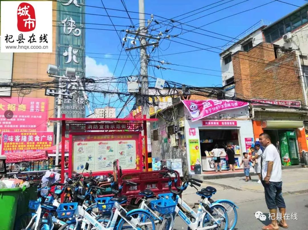 缠绕多年的麻团终于要剪啦杞县中山街开始立面改造未来将华丽转身