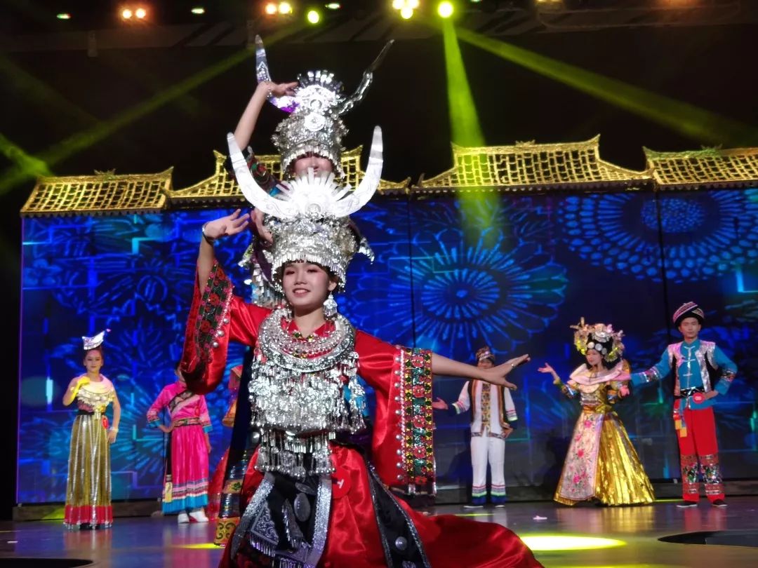 志时讯第四届贵州省文明旅游志愿者形象大使大赛半决赛在多彩贵州文创