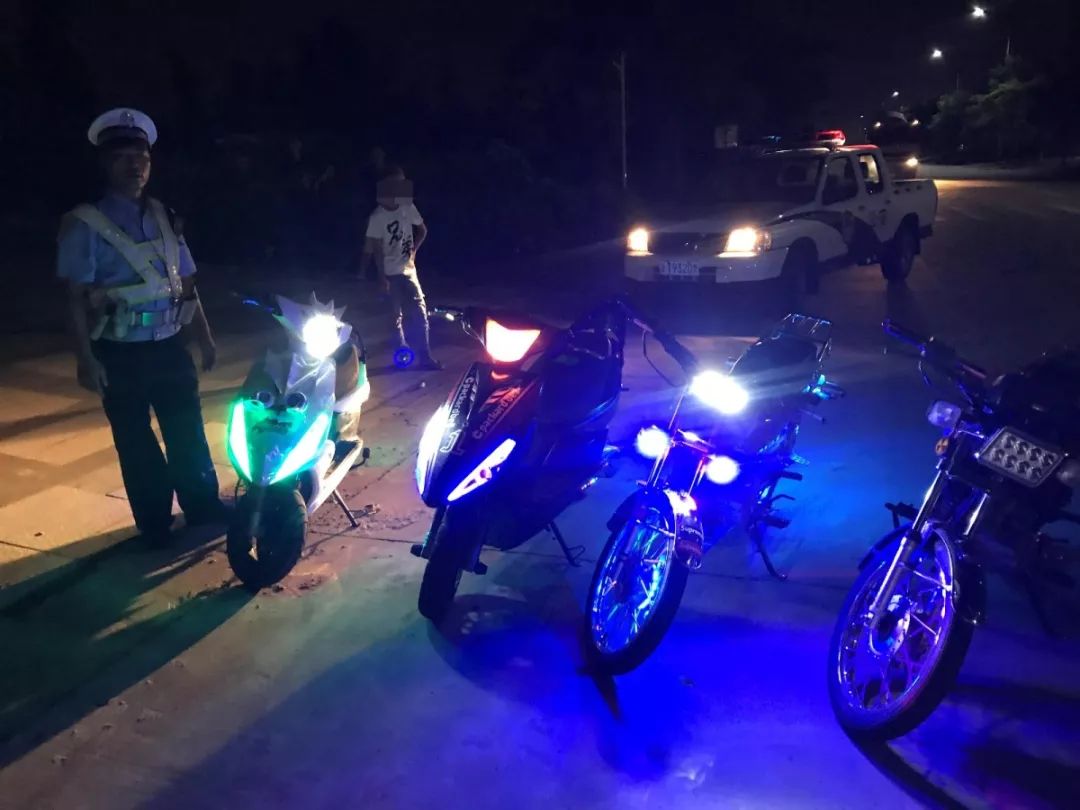 三角有人深夜飙车炸街结果悲剧了