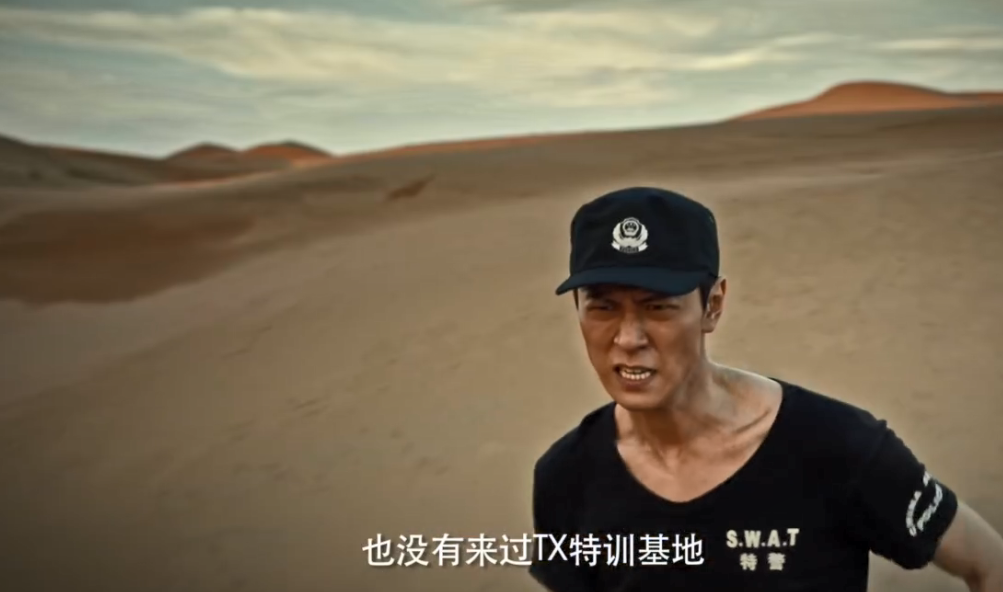 场景切换非常快,从沙漠训练基地到都市高速追击,从仓库毒品交易到境外