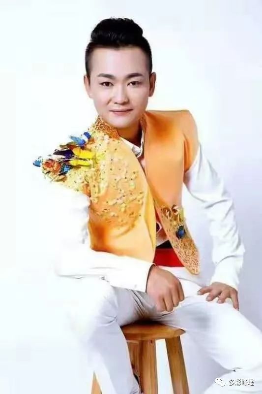 8月16日,西北著名花儿歌手共聚一堂,用歌声助力海东市首届洋芋花海