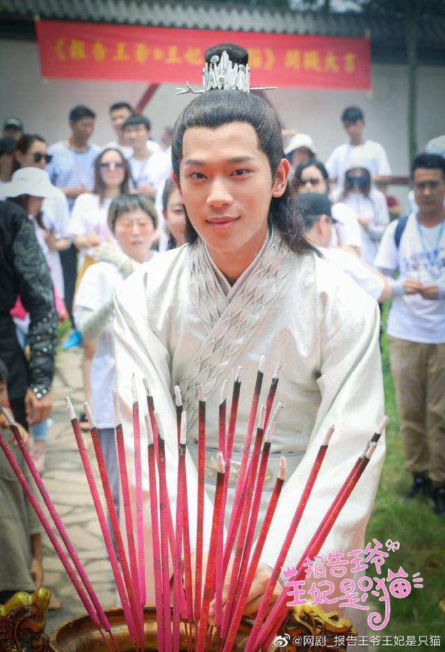 那么帅的他,怎么扮起古装就变成路人脸,少年气都没了_张炯敏