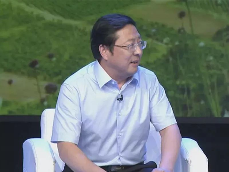 左起:延庆区教委中教科科长 解维,延庆区教科研中心课程室主任 孙艳春