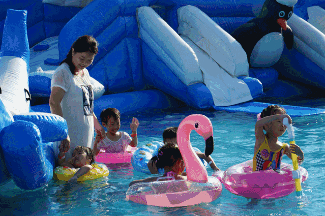 承包你的整个夏季狂欢冰雪世界,刺激水滑梯,戏水泳池.