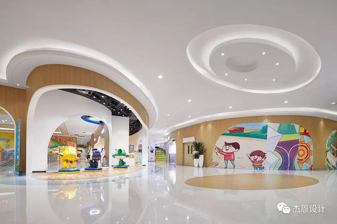 作为景恒地产落户西安的首发主题商业力作,正荣·彩虹谷总体量约12.