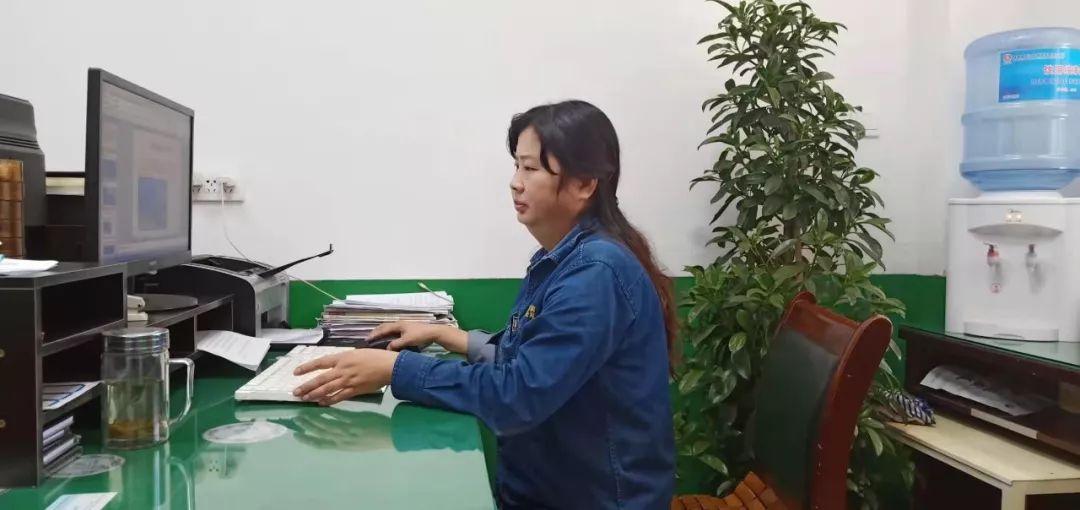 巾帼风采钢花朵朵开炼铁厂原料车间女工爱岗侧记
