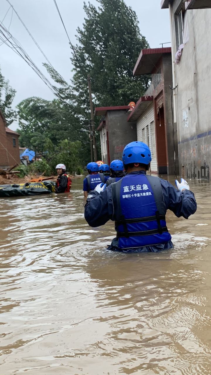 台风无情人有情:邯郸红十字蓝天救援队跨区救援,坚守在抢险救灾一线!