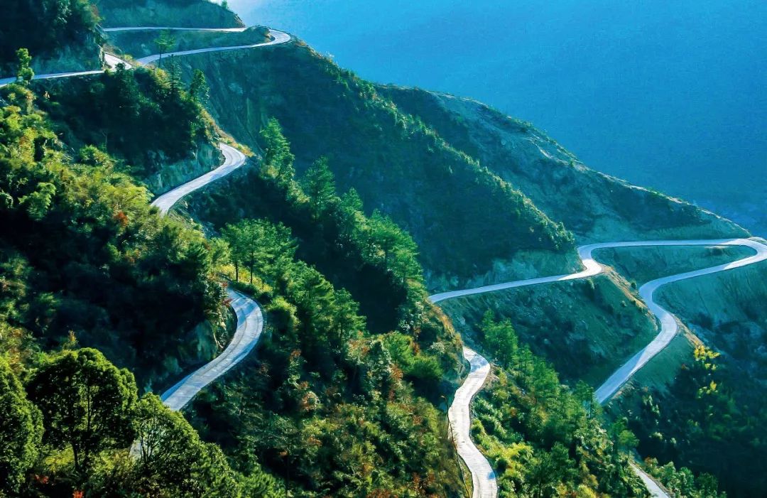 一部没有剧本的公路片 | 看看你每天在行驶的公路,到底有多美?_天台